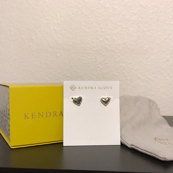 Kendra Scott Heart Studs - Picture 1 of 3